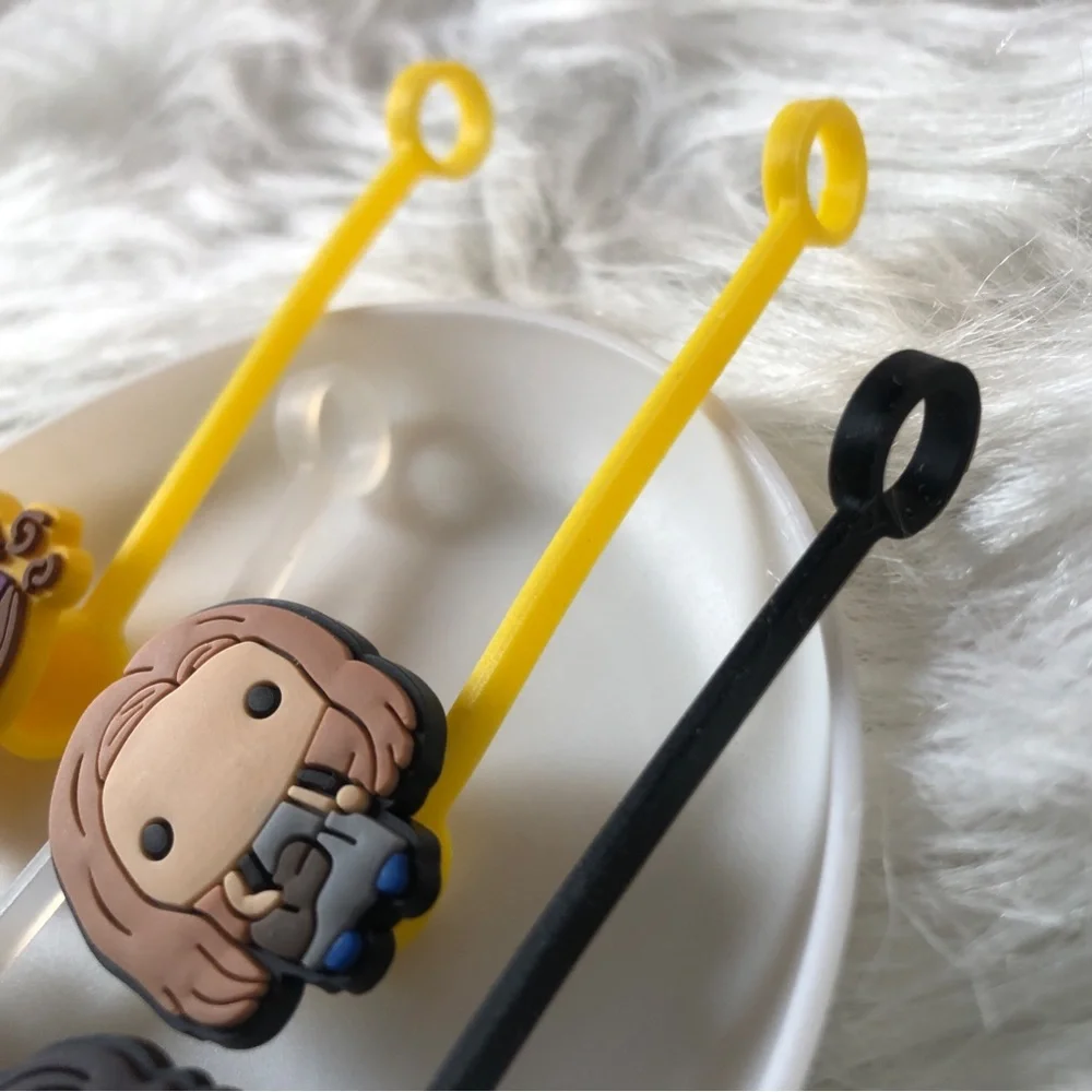 8 TV show-inspired party favors & straw covers!